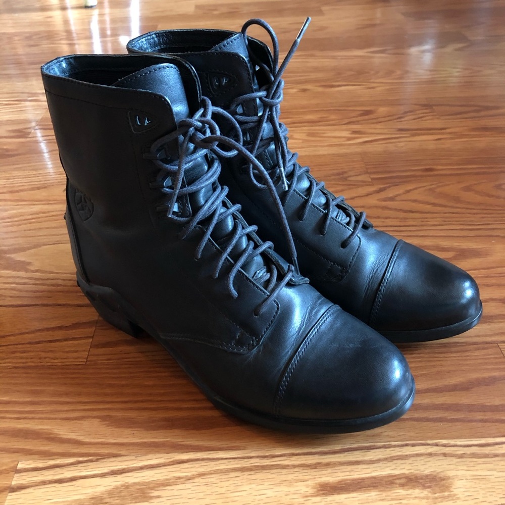 Beautiful Black Ariat Boots size 9 (40)